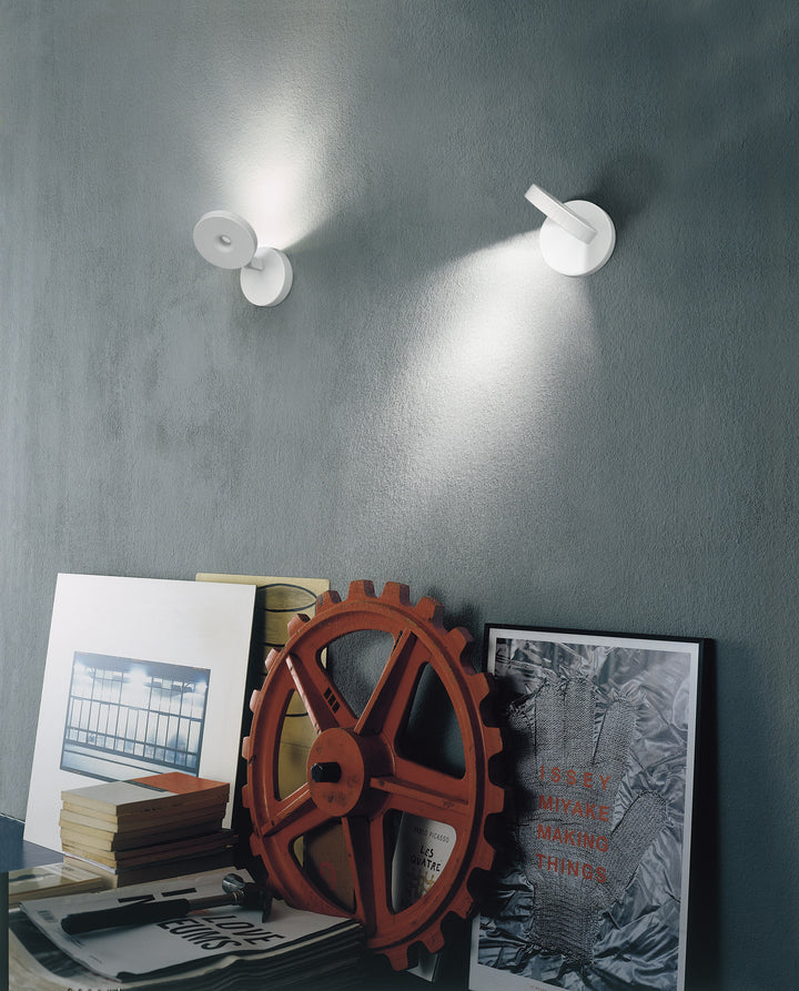 String H0 Wall Lamp